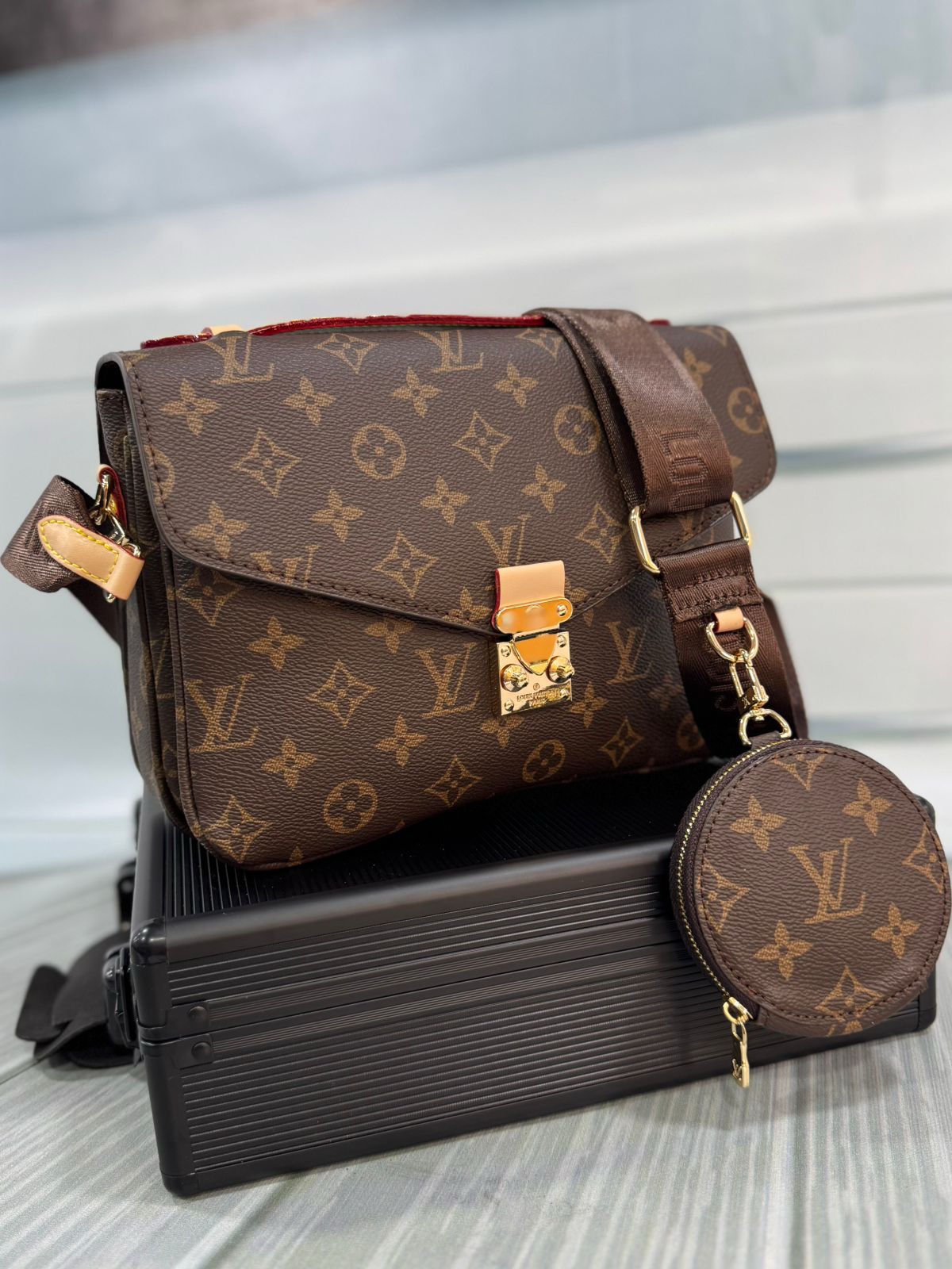 POCHETTE METIS LV MONOGRAMA