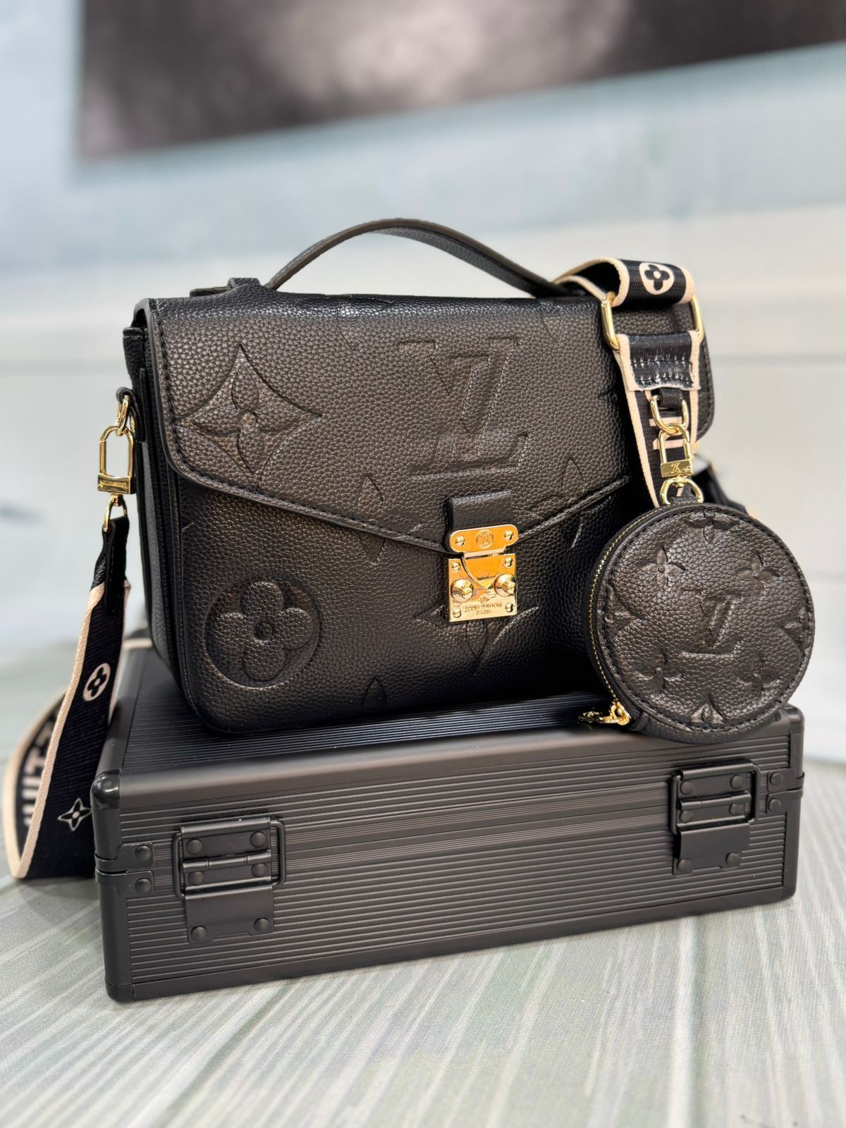 POCHETTE METIS LV MONOGRAMA